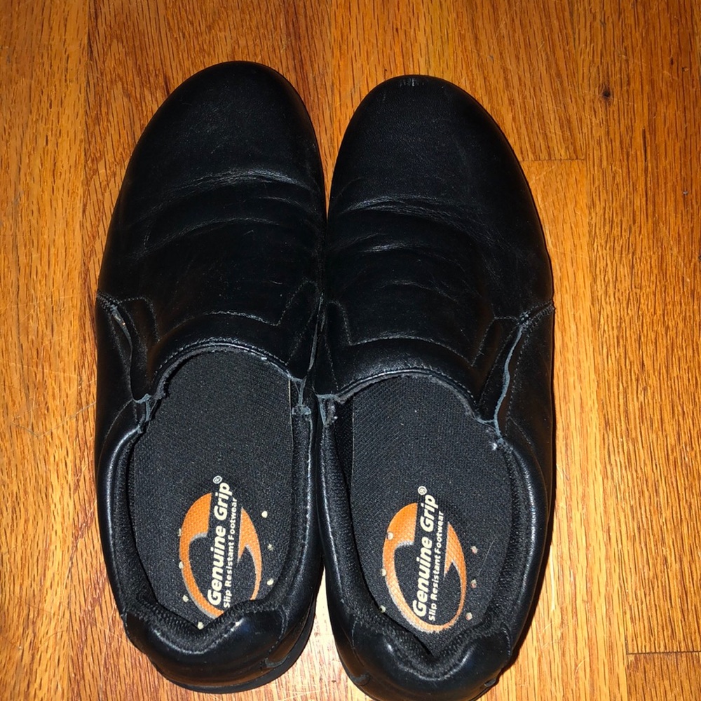 Genuine grip nursing shoes